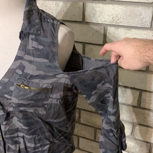 3for$20 button front top medium - Picture 2 of 5